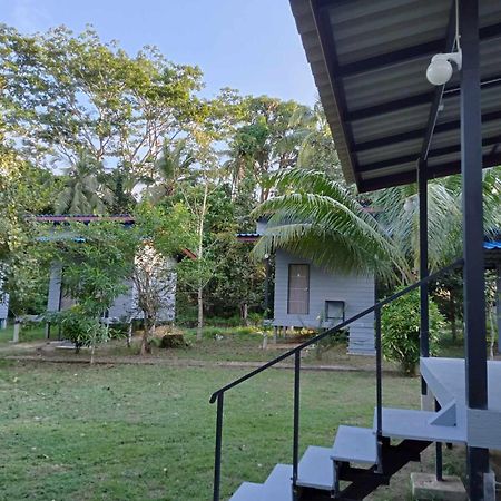 Family Resort Koh Phayam Eksteriør billede
