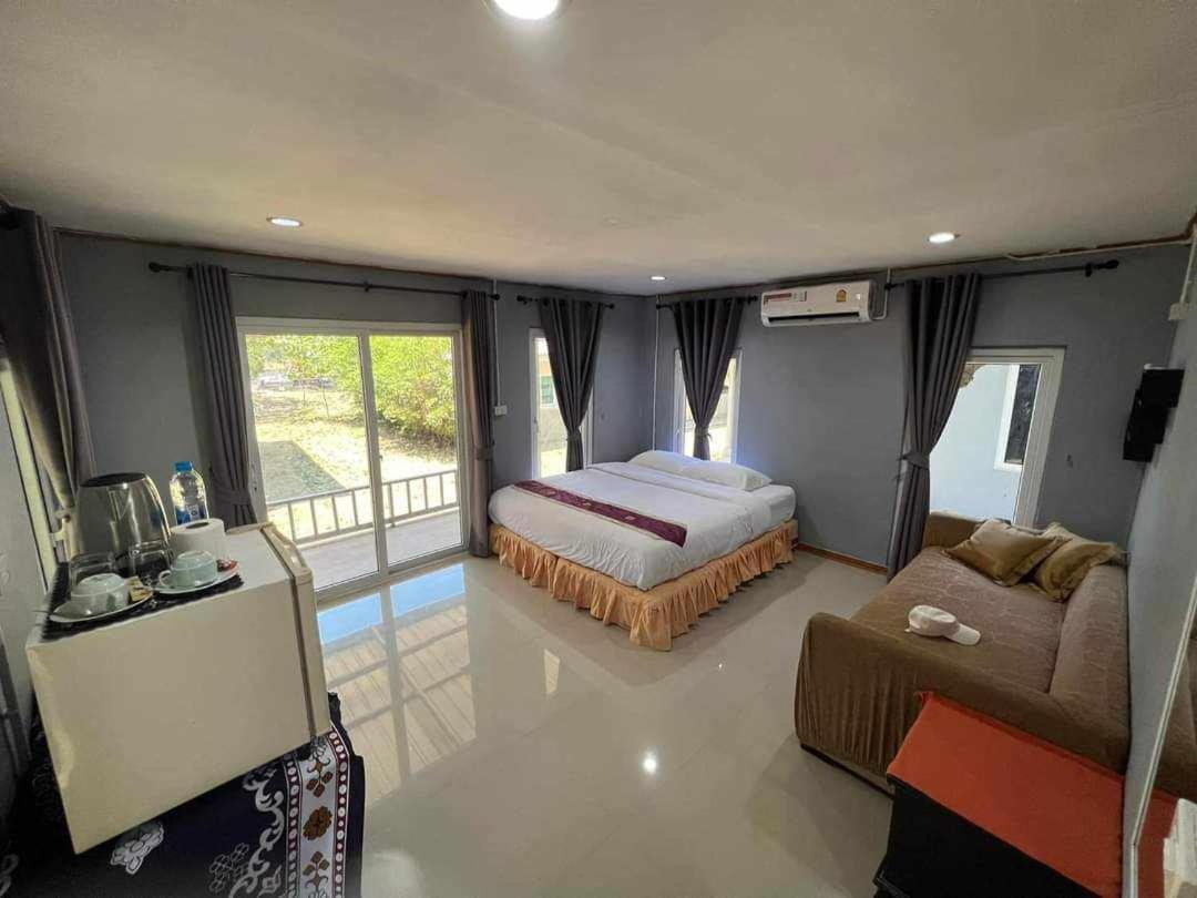 Family Resort Koh Phayam Eksteriør billede